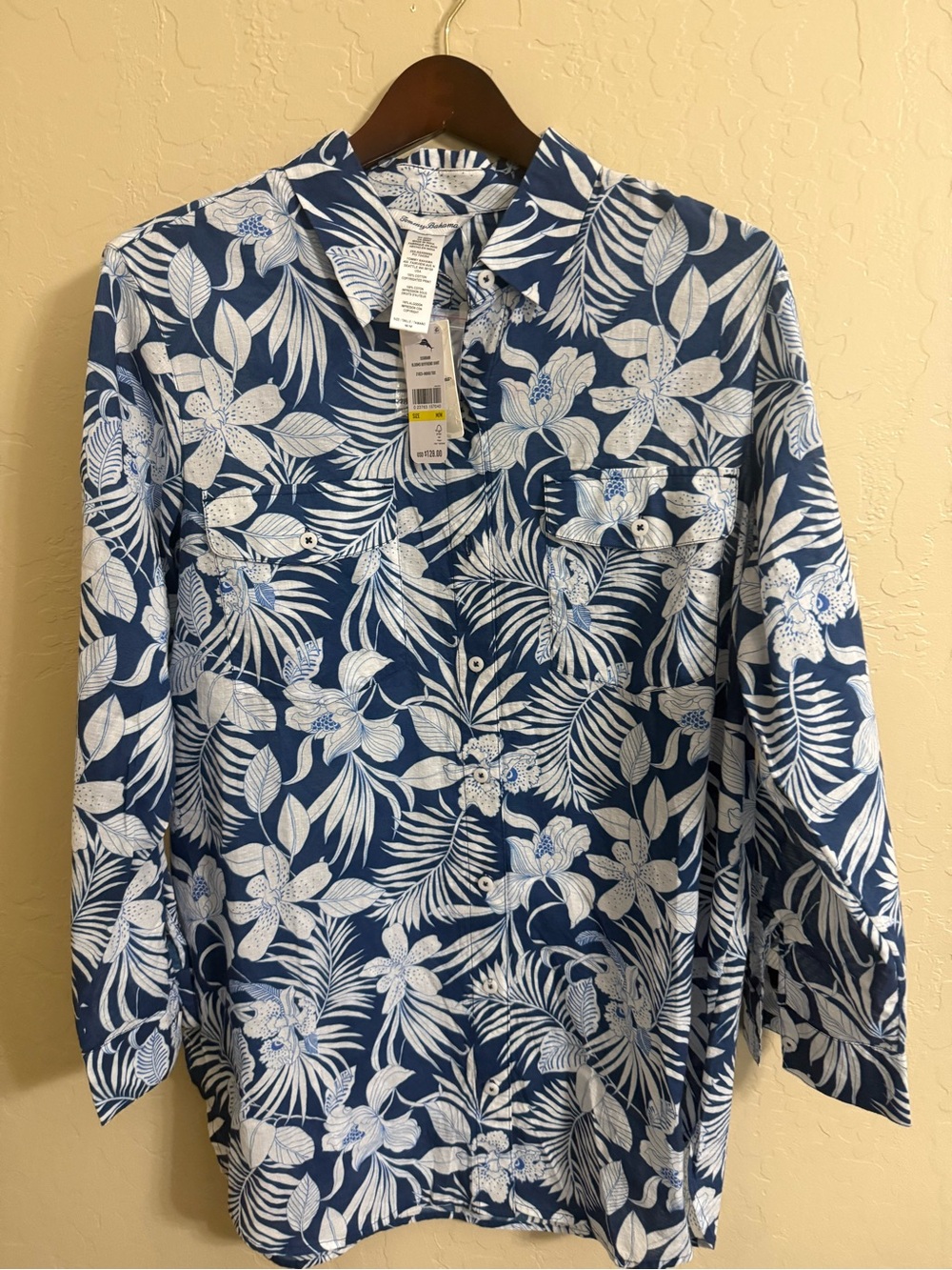 Tommy Bahama Blooms Boyfriend shirt NWT medium MSRP $ 128